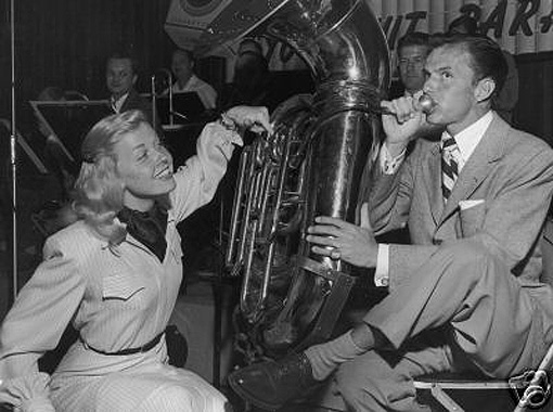 Doris & Frank Sinatra hamming it up on 